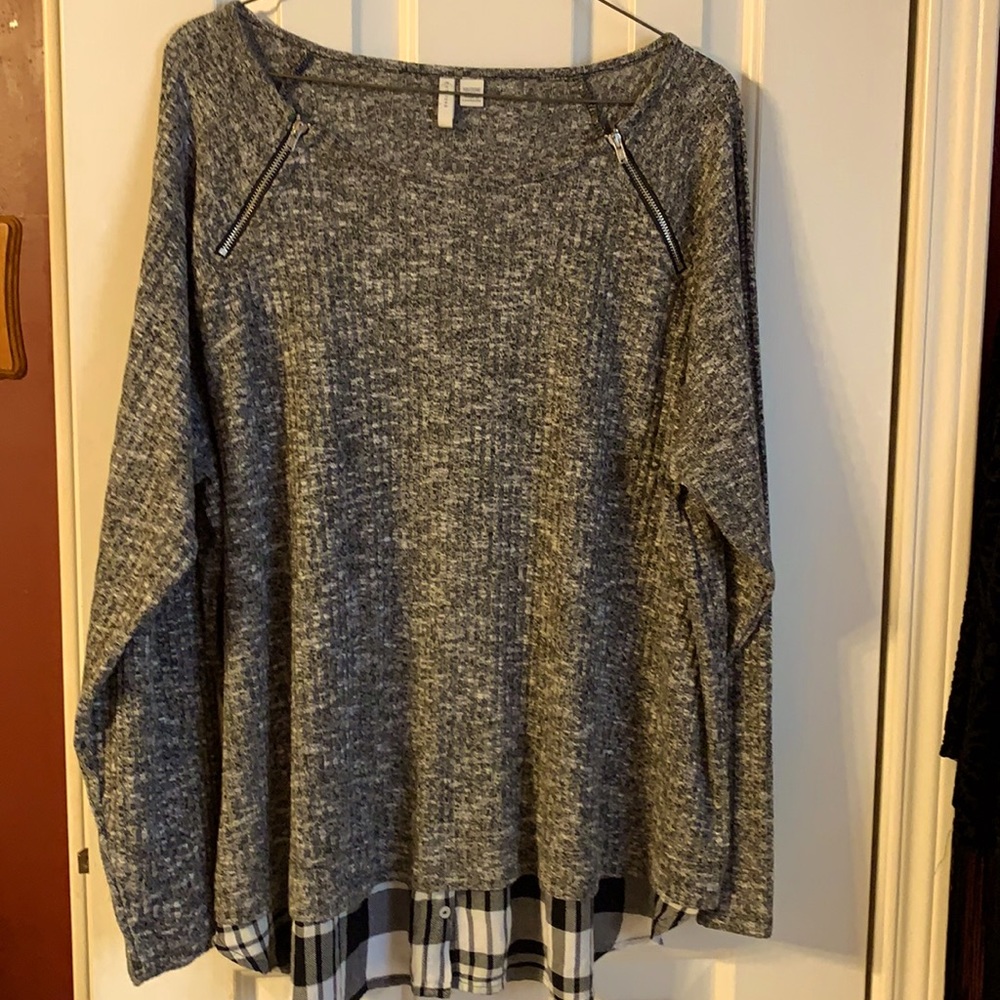 Gray and white Tunic Size 18/20